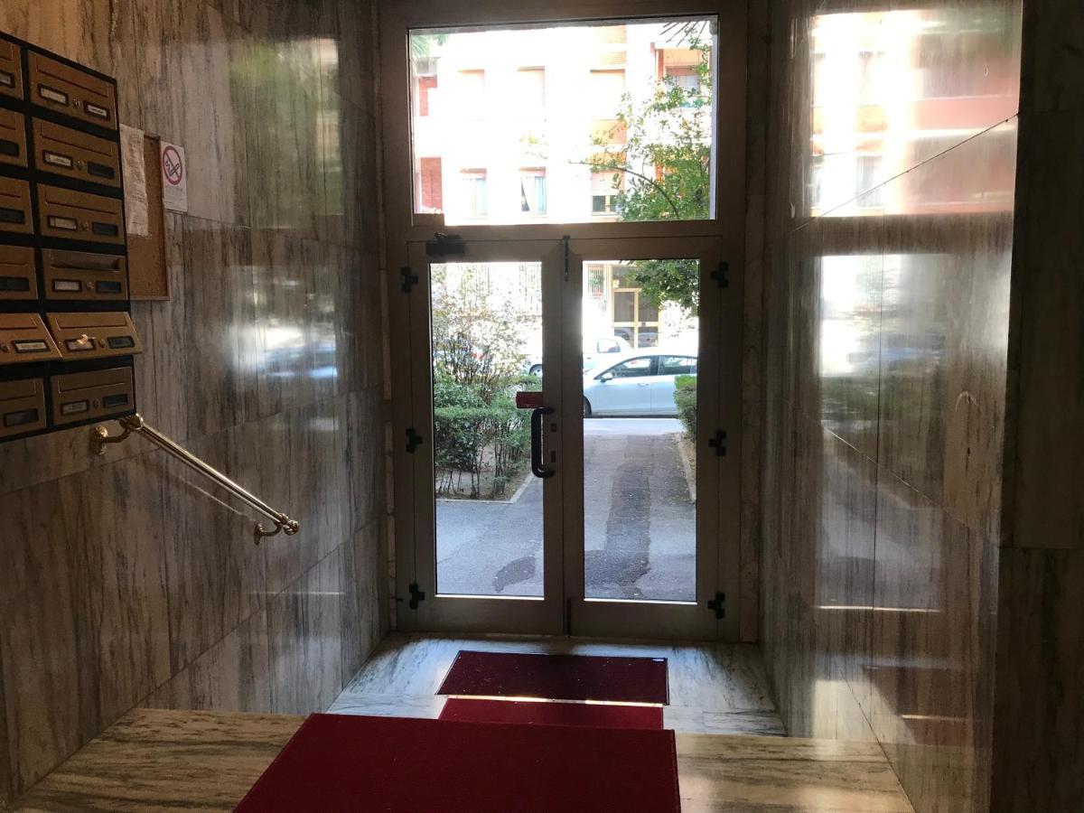 Studio 25 Apartment - Near Metro M3 Milan Luaran gambar
